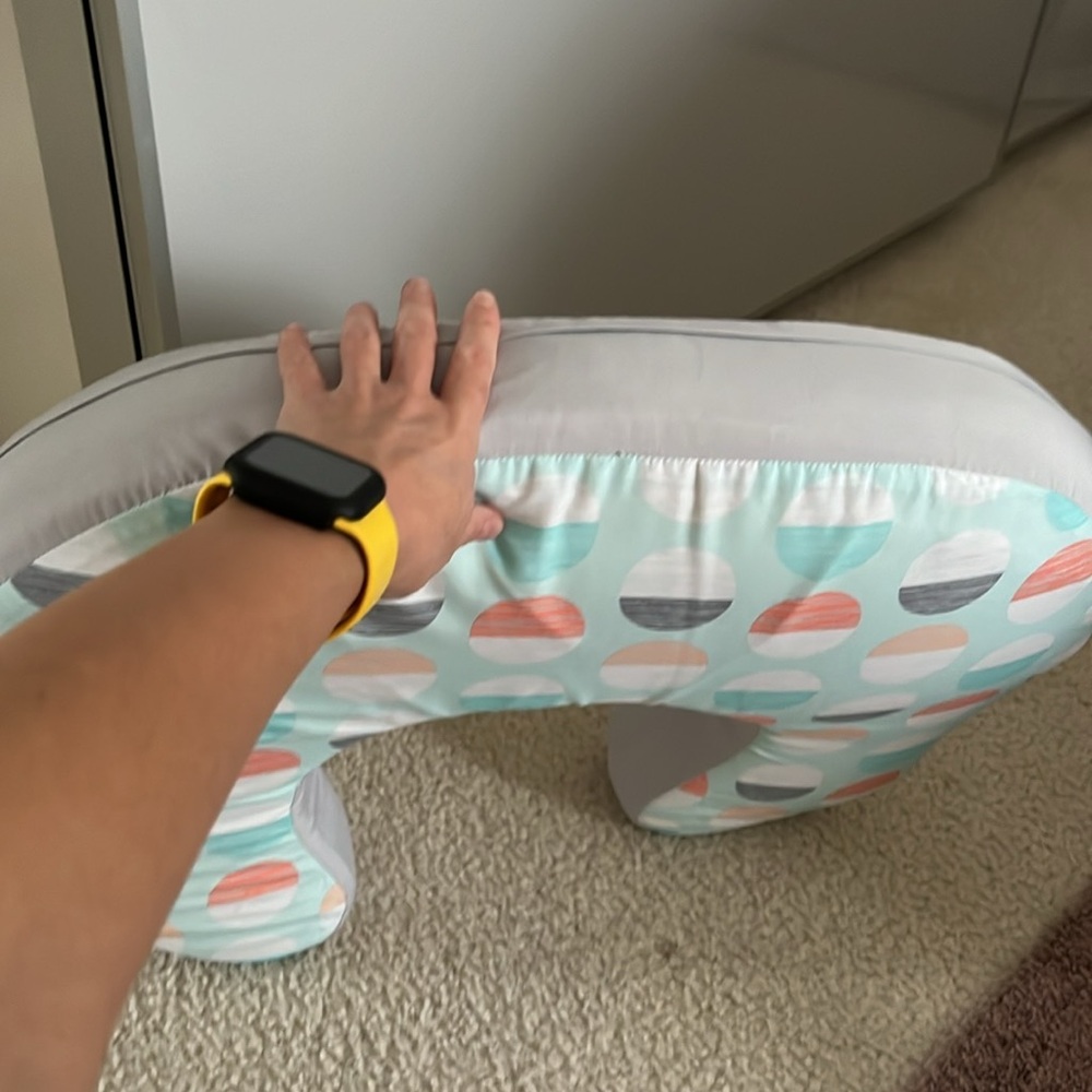 Baby feeding pillow with removable pillowcase. Very good condition like new - Picture 4 of 6